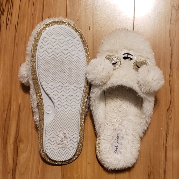 CHARLIE PAIGE SLIPPERS SIZE S COLOR BEIGE W/ GOLD BEAR FACE AND POM POM EARS - Picture 9 of 9